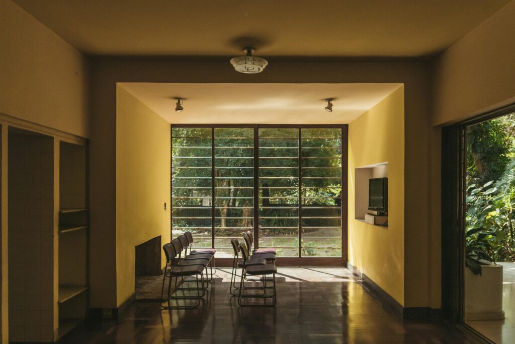 Elegant room in São Paulo showcasing modern design and natural light.